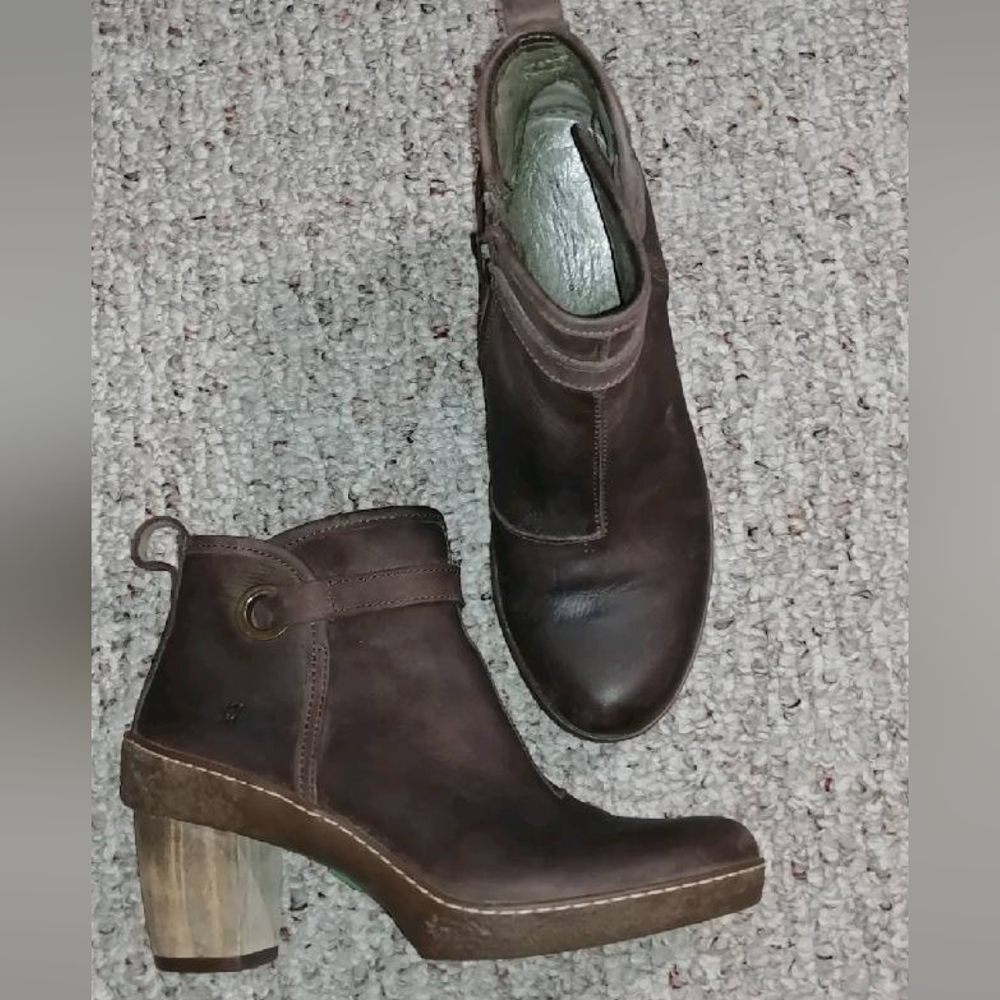 El Naturalista heeled booties